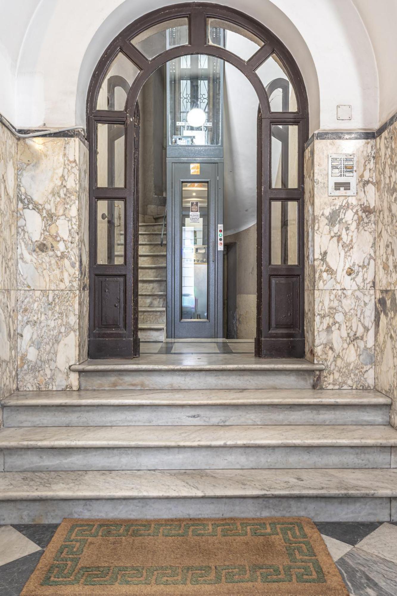 Private Apartment Colosseum Рим Экстерьер фото