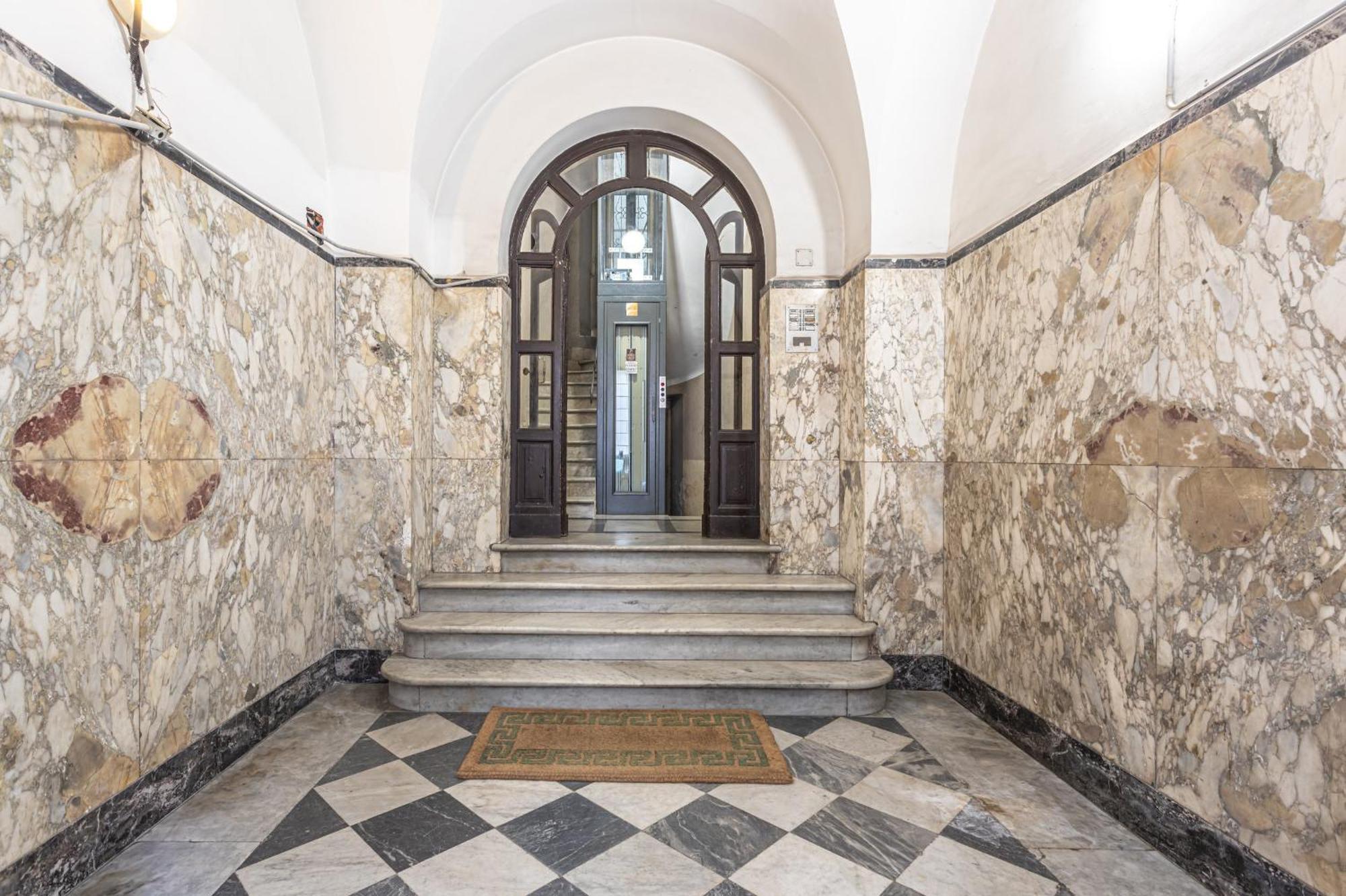 Private Apartment Colosseum Рим Экстерьер фото